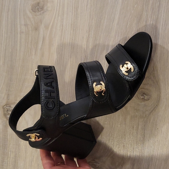 NIB CHANEL CC Logo Gold Turn lock Black Leather Heeled Sandals Sz 38.5 - Picture 7 of 8